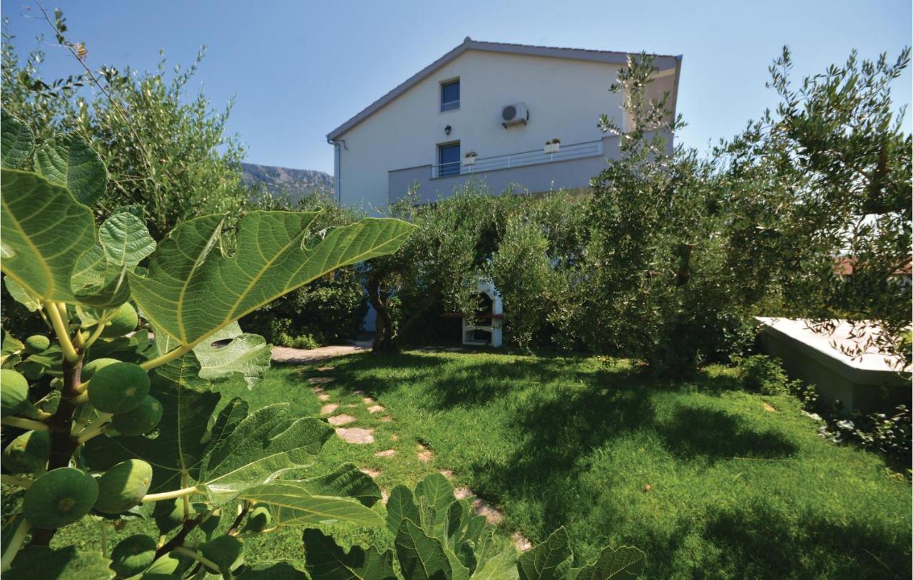 1 Bedroom Nice Apartment In Kastel Sucurac Каштела Экстерьер фото