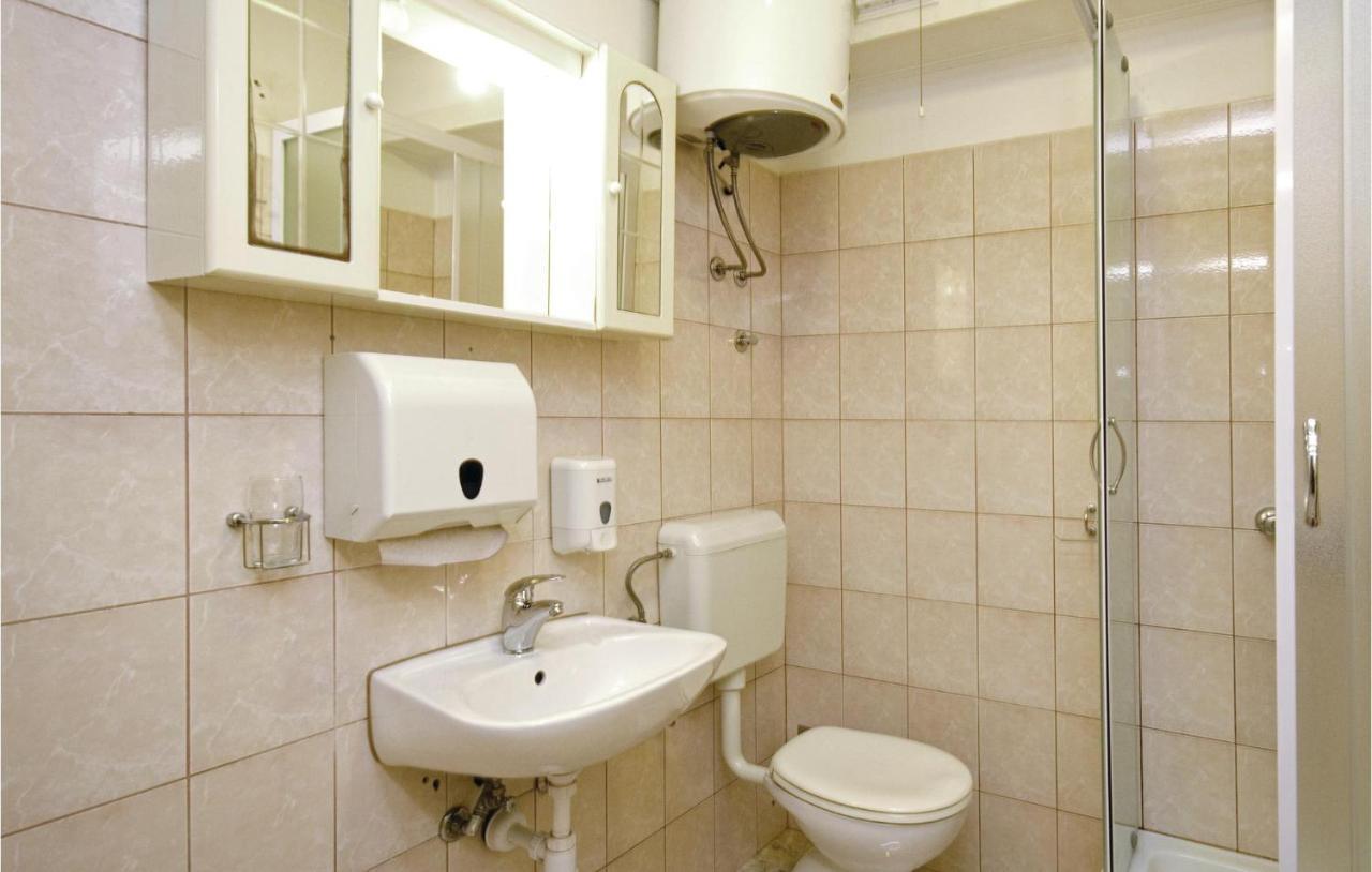 1 Bedroom Nice Apartment In Kastel Sucurac Каштела Экстерьер фото