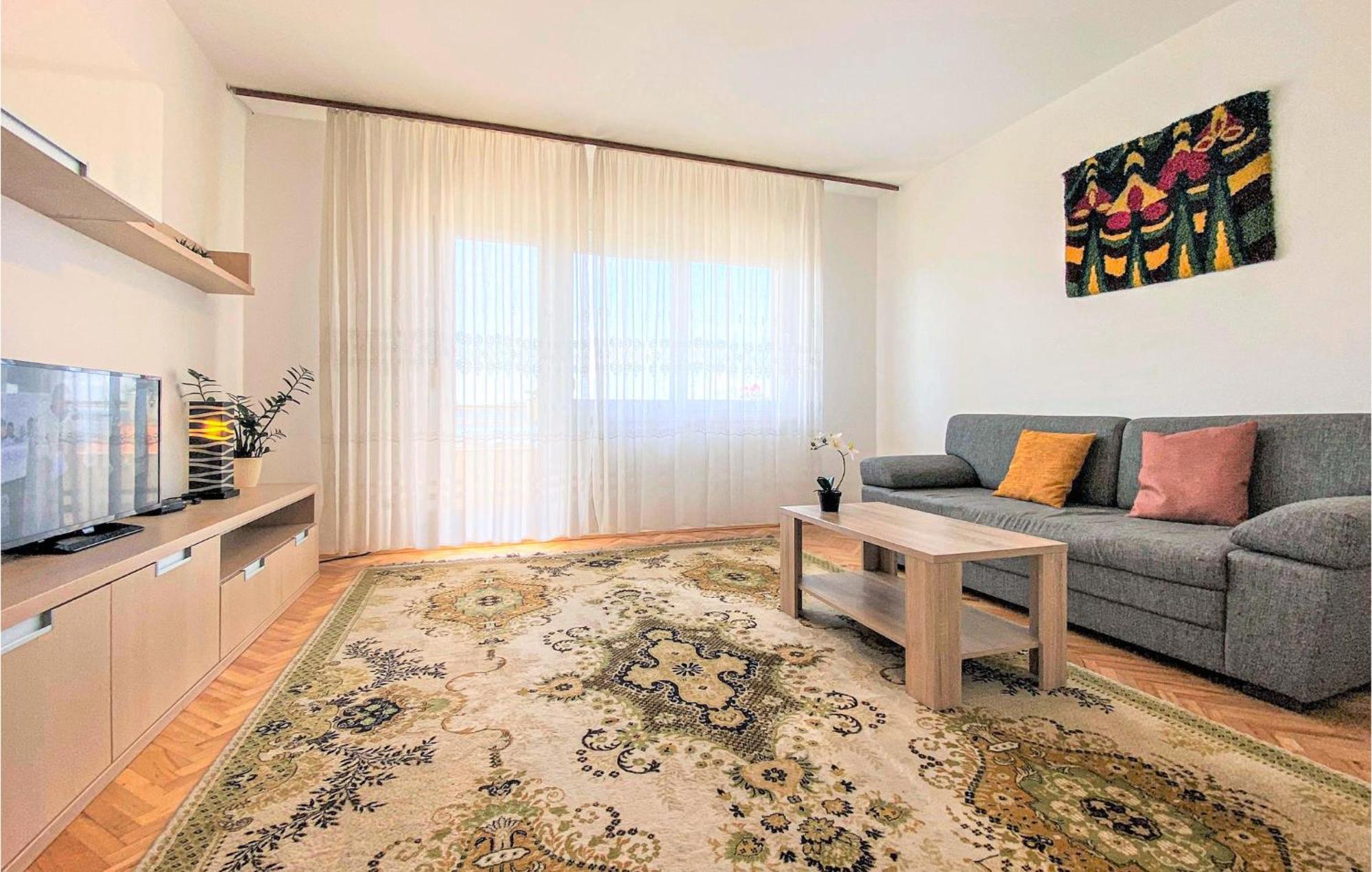 1 Bedroom Nice Apartment In Kastel Sucurac Каштела Экстерьер фото