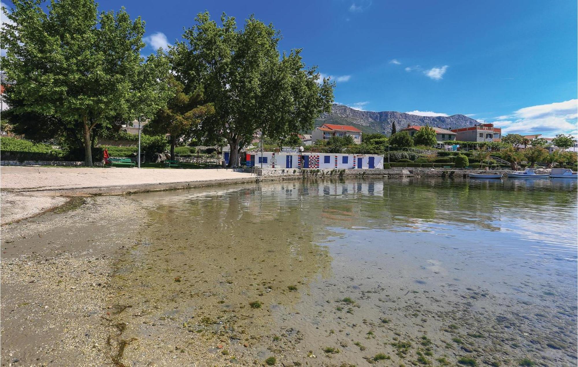 1 Bedroom Nice Apartment In Kastel Sucurac Каштела Экстерьер фото