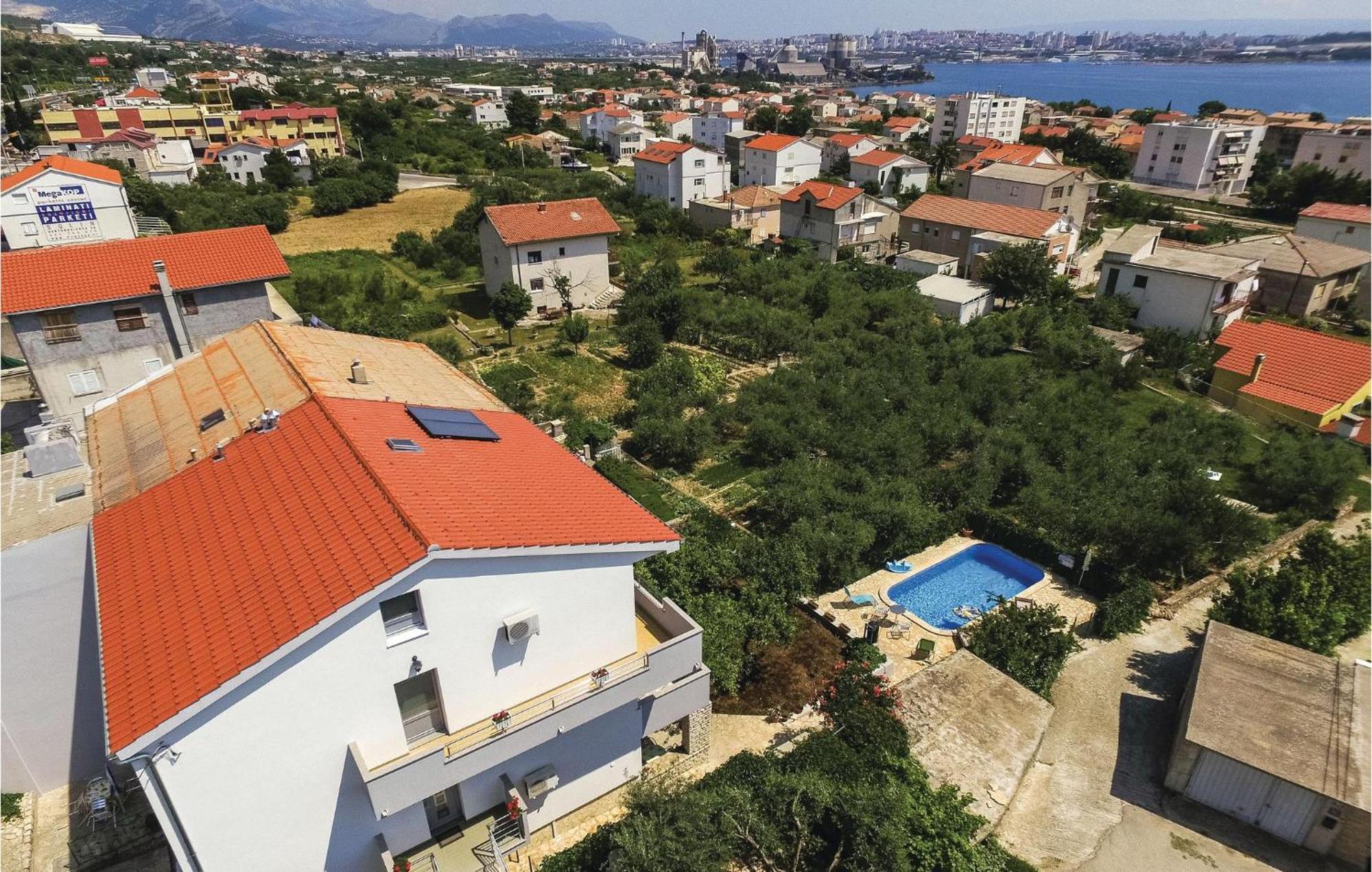 1 Bedroom Nice Apartment In Kastel Sucurac Каштела Экстерьер фото