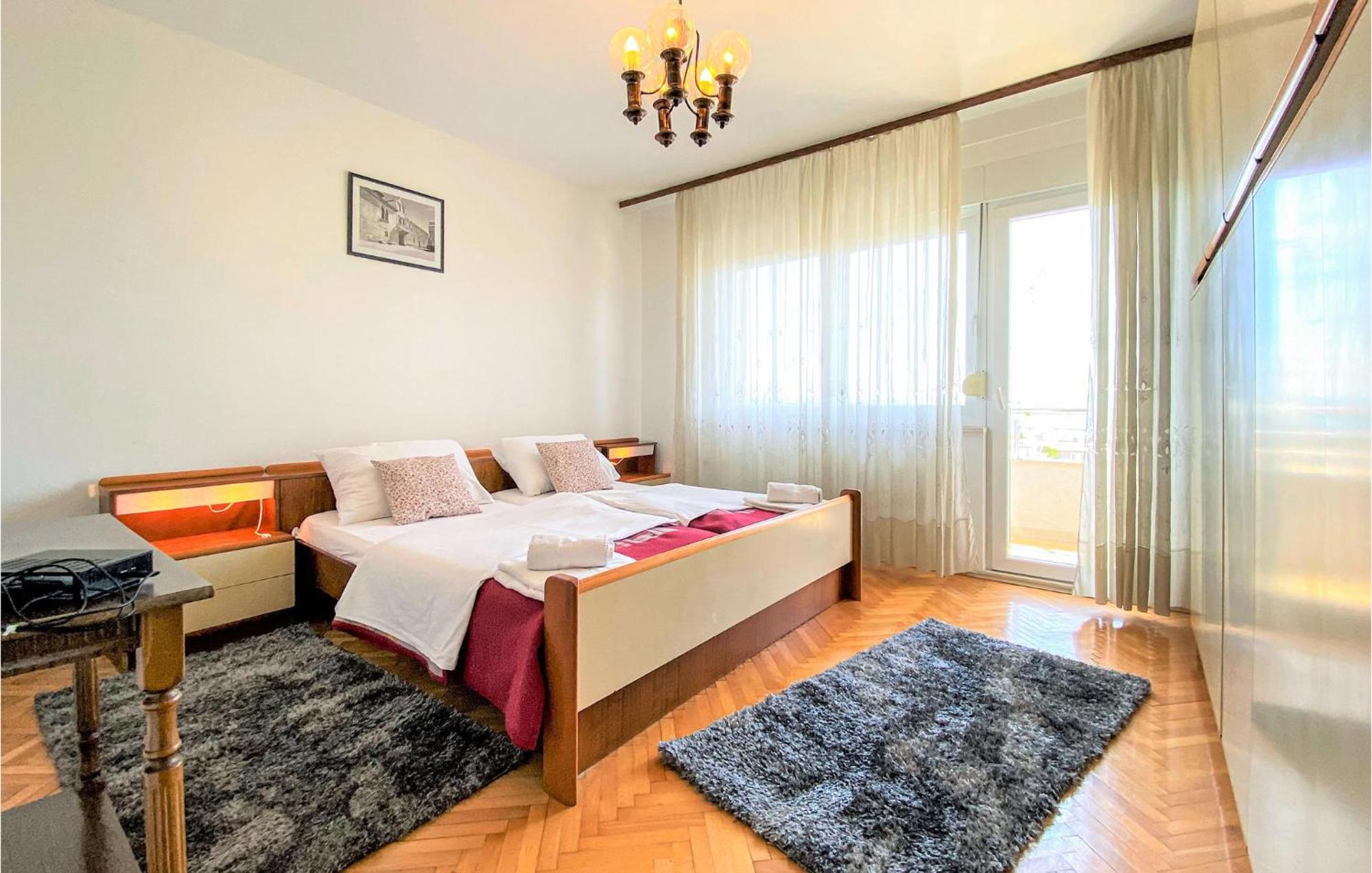 1 Bedroom Nice Apartment In Kastel Sucurac Каштела Экстерьер фото